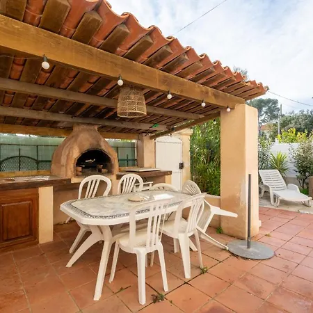 Maison élégante à 100 M De La Hébergement de vacances *