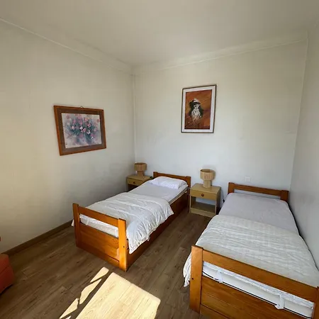 Maison élégante à 100 M De La