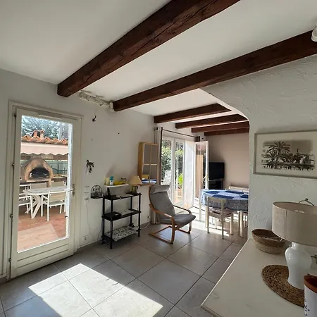 Maison élégante à 100 M De La Casa de Férias