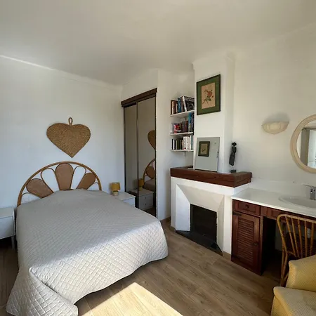 Maison élégante à 100 M De La Hébergement de vacances *