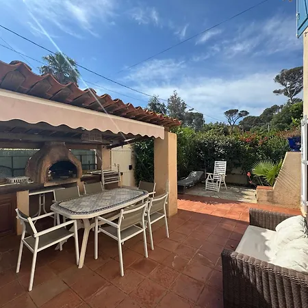 Hébergement de vacances Maison élégante à 100 M De La *