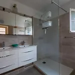 度假居 Maison Elegante A 100 M De La *