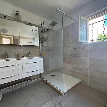 Maison Elegante A 100 M De La Сasa de vacaciones Fréjus
