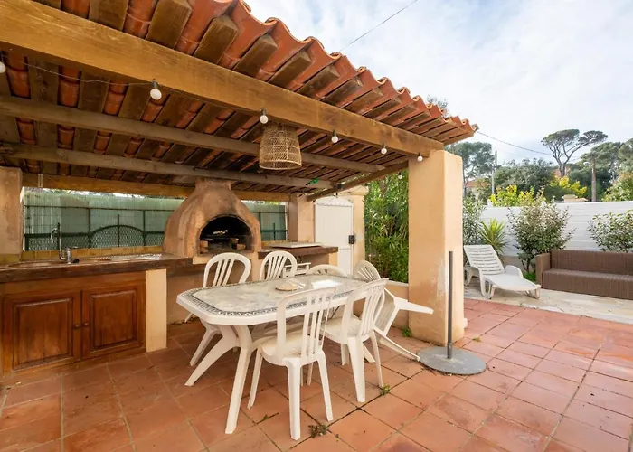 Maison élégante à 100 M De La Hébergement de vacances *