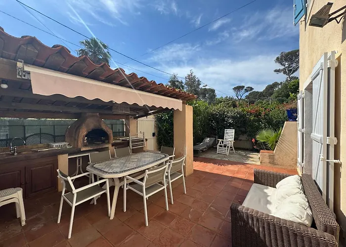 بيت للعطل Maison Elegante A 100 M De La *