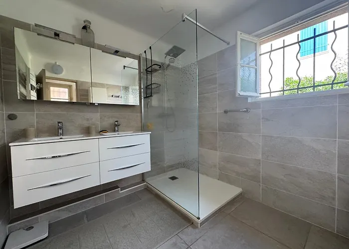Maison Elegante A 100 M De La بيت للعطل Fréjus